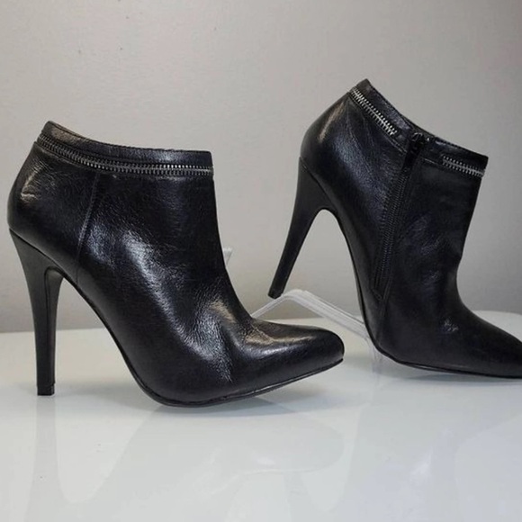 Steve Madden Ankle Booties Black Leather Exposed Zipper Trim Blisss Size 8